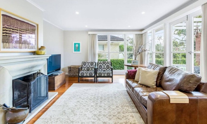 Devonport Haus | Luxe Devonport Home Mins To Beach | Spa & Netflix