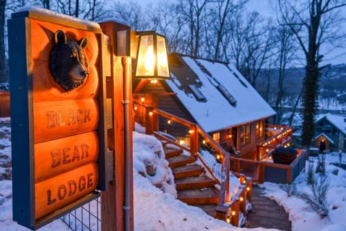 Oakland Haus | Luxe Lake View 4BR Cabin with Hot Tub Outdoor Fun