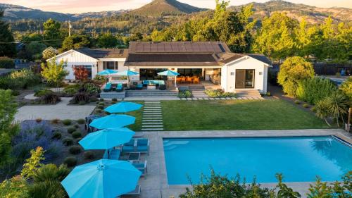 Kenwood Haus | Luxe Pool Spa Fire Pit Game Room Piano Sonoma Pool Retreat by AvantStay