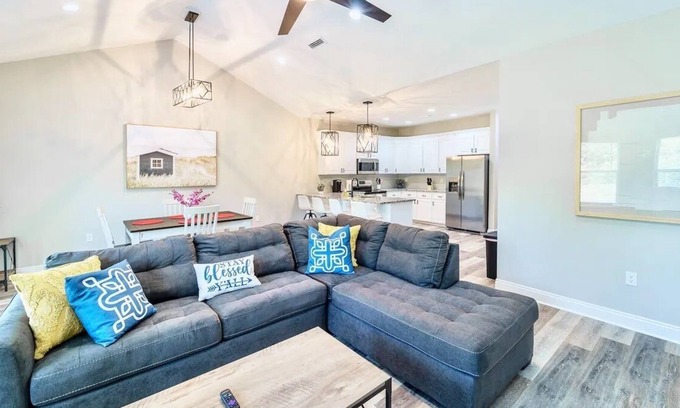 Dothan Haus | Luxe Private Dothan Oasis Near Historic Downtown!