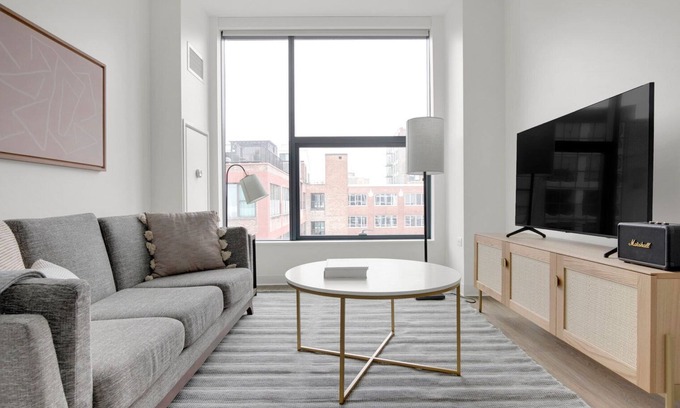 West Loop Wohnung | Luxe West Loop Studio w/ Gym & Pool in heart of Greektown, by Blueground