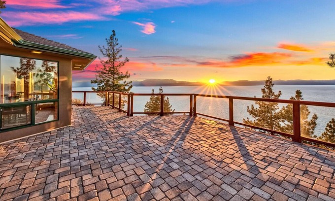 Lincoln Park Haus | Luxe3 historic harrahs 5 diamond 280 degree luxury lake tahoe08402215