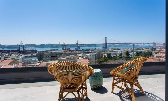 Lisbon Old Town Wohnung | LuxLapa Duplex