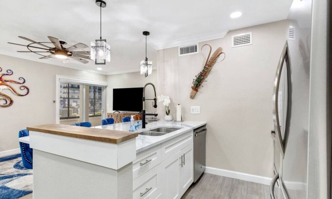 Madeira Beach Eigentumswohnung | Luxurious 1BR, 1BA Condo: Madeira Beach