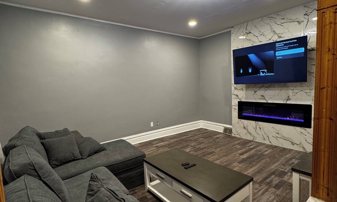 South Side Slopes Haus | Charming and luxurious 2-bed house in Pittsburgh with AC