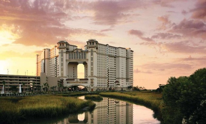 Windy Hill Wohnung | Luxurious 4BR Oceanfront Escape