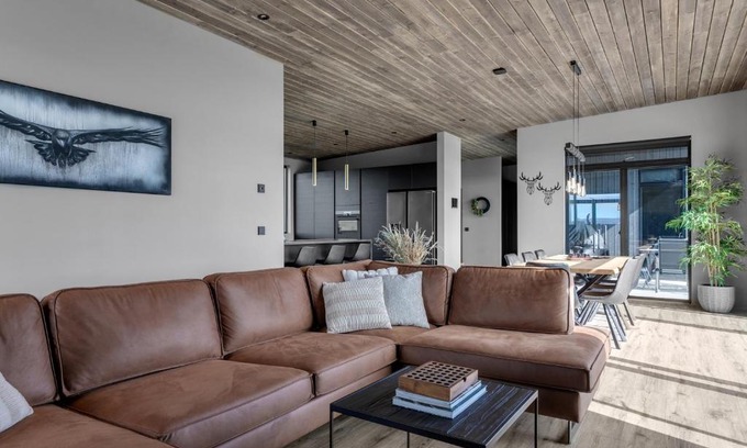 Selfoss Haus | Luxurious 4BR Summerhouse with Hot Tub and Sauna