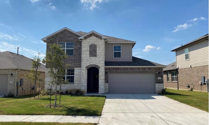 McNeil Haus | Luxurious and Spacious 4-Bedroom Home with Modern Comforts