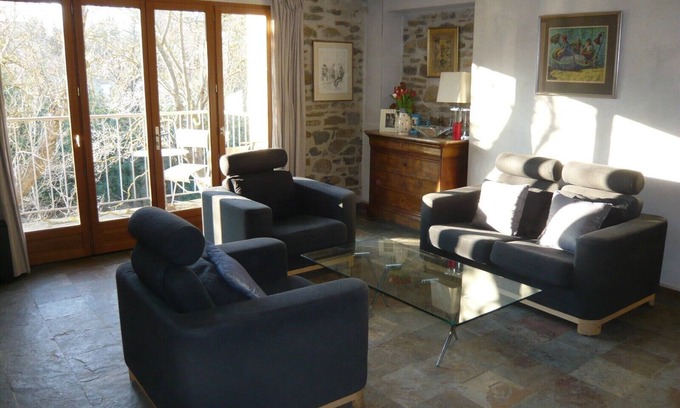 Taurize Wohnung | Luxuriöse Wohnung für zwei / drei Personen mit Blick auf den Fluss, Felsenpool / Wasserfall
