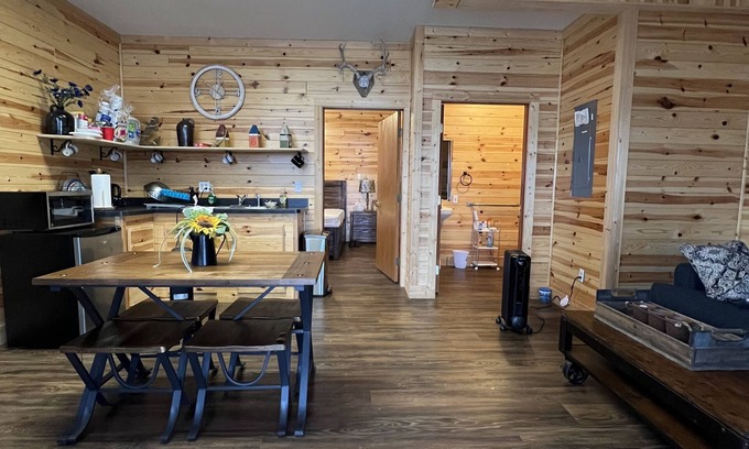 Lupton Wohnung | Luxurious Apartment Style Cabin at Arrowhead Lake