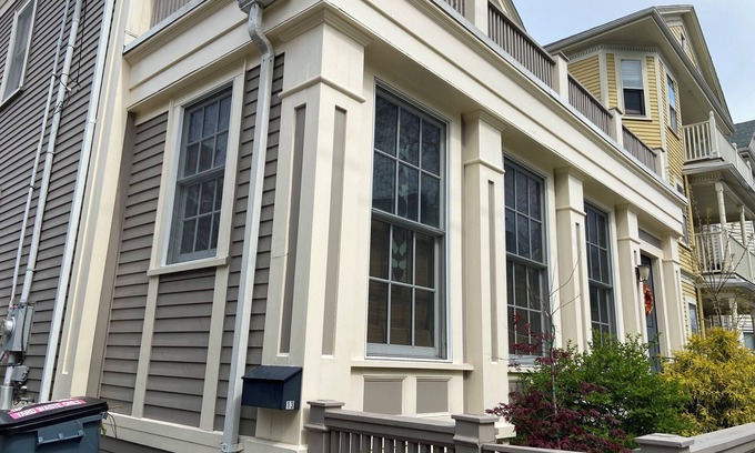 Inman Square Haus | Luxurious award-winning king-size bedroom suite in Central Cambridge