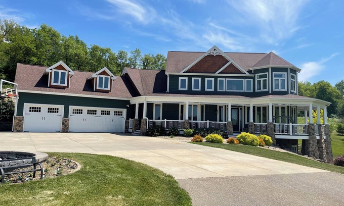 Mount Horeb Haus | Luxurious Country Retreat