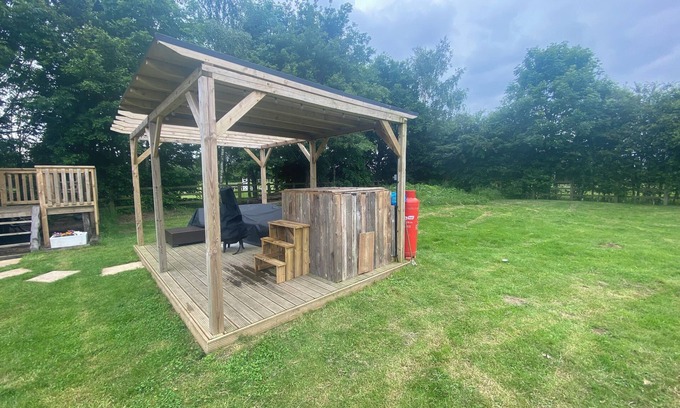 Severn Stoke Haus | Luxurious cozy converted horsebox retreat