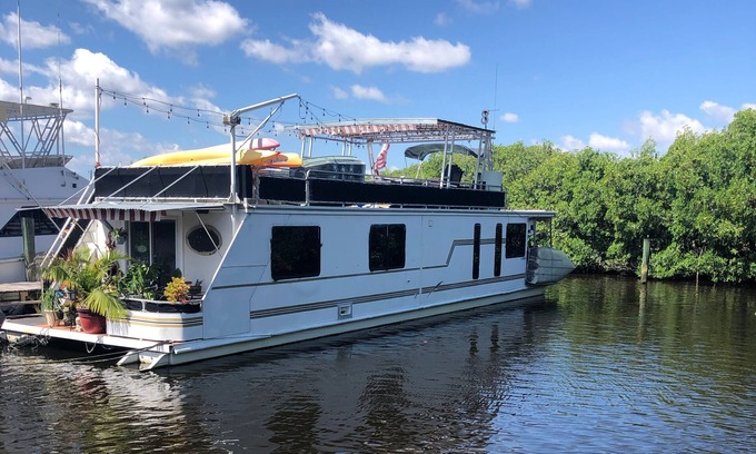 Fort Myers Bootsverleih | Luxurious floating condo !!! very private with great river views