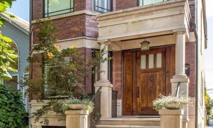 Lakeview Haus | Luxuriöses vierstöckiges Haus mit persönlicher Note