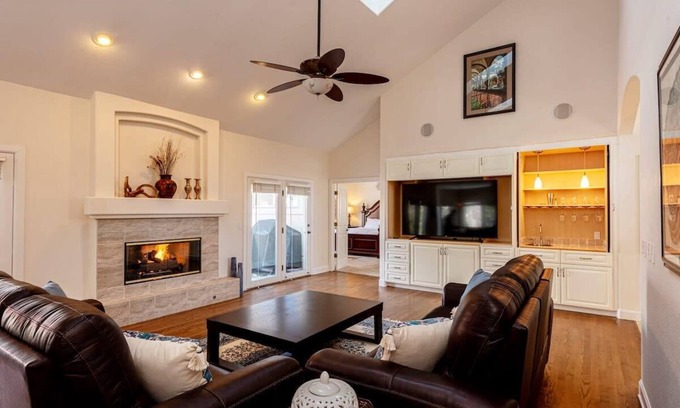 Arapahoe Ridge Haus | Luxurious High End 4BR Boulder Retreat