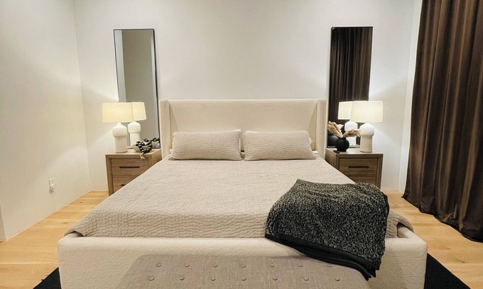 Gilbert Haus | Luxurious King Suite in Gilbert. Private Entrance!