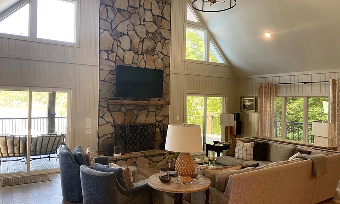 Northport Haus | Luxury Lakefront Retreat