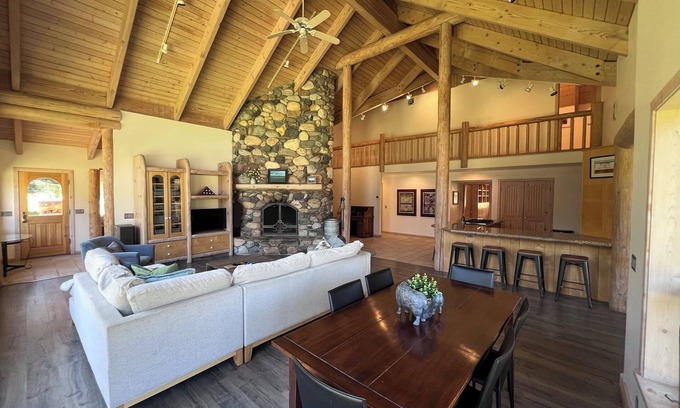 Sun Valley Kabine | Luxurious Log Home Retreat