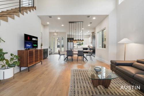 Dawson Haus | Luxurious Modernism with Private Hot Tub and Garage