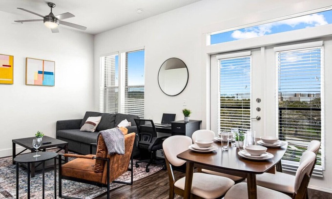 West Oak Hill Wohnung | Luxurious New Unit|1Bd1Ba|Pool, Golf Sim