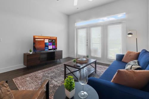 West Oak Hill Wohnung | Luxurious New Unit 1Bd1Ba Pool Golf Sim