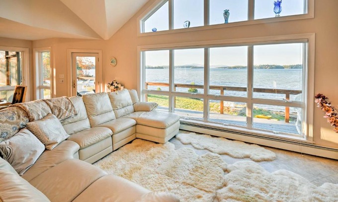 East Sullivan Haus | Luxurious Oceanfront Flanders Bay Home with Kayaks!