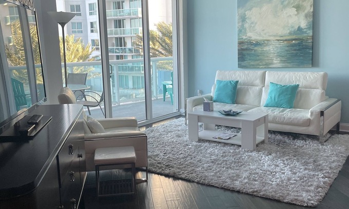Kingston Eigentumswohnung | Luxurious Oceanfront Condo- Stunning Views & World-Class Amenities-30 days min.