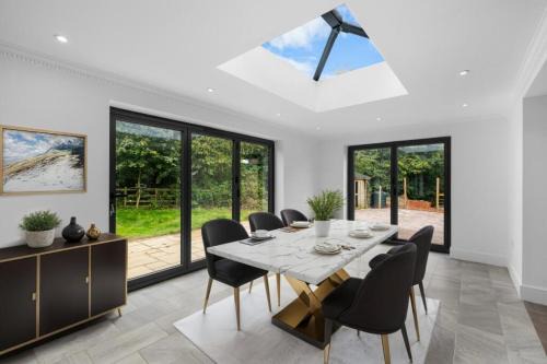 Lutterworth Wohnung | Luxurious Relaxing 5 Bed House for great comfort