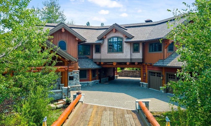 Tamarack Haus | Luxurious Resort Lodge Home in stunning Tamarack Resort