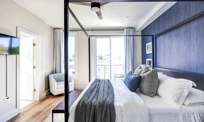 Park View Haus | Luxury 12-BR DC Mansion+Rooftop Patio | Sleeps 28