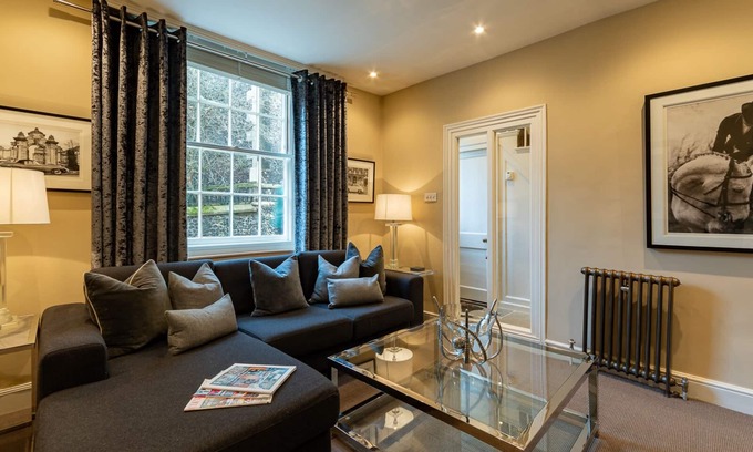 Norwich Haus | Luxury 17th century townhouse in Central Norwich close to eateries/bars/shopping