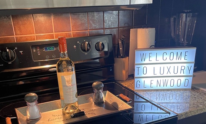 North Ormewood Park Eigentumswohnung | Luxury 1Bedroom Loft in Glenwood Near Grant Park/ with Pool