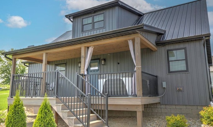 Millersburg Hütte | Luxury 2 Bed/Bath Cottage With Private Hot Tub