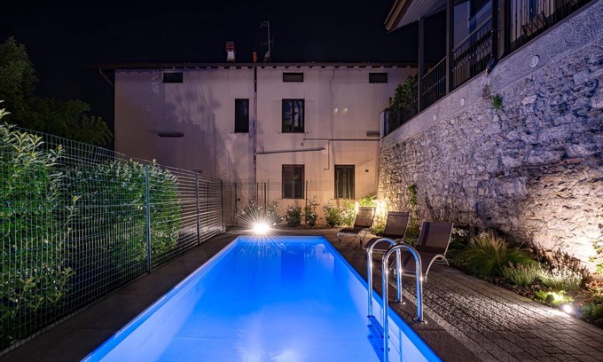 Camnago Volta Wohnung | Luxury 2 in Como With 2 Bedrooms and 2 Bathrooms
