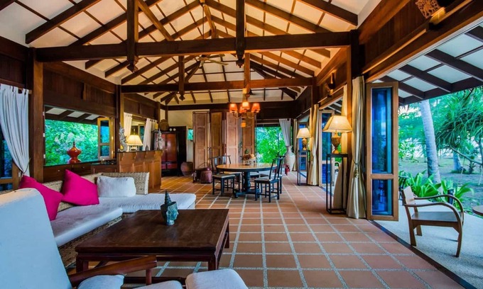 Nuea Khlong Villa | Luxus 3 Schlafzimmer Villa Baan Raj !!