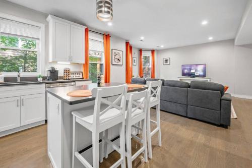 Highland Park Wohnung | Luxury 3BR apt in Boston with Roku TV