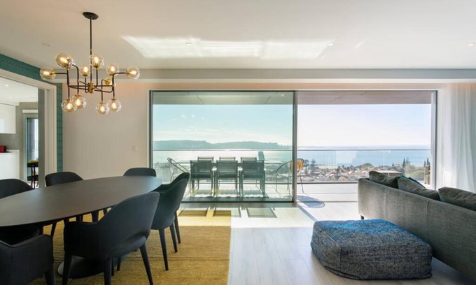 Alges Wohnung | Luxury 4 bedr Flat w/PANORAMIC Views & Pool!