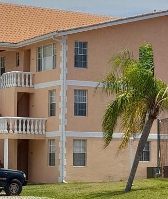 Bahamia West Wohnung | Luxury 4 bedroom 2 1/2 bath Condo with pool