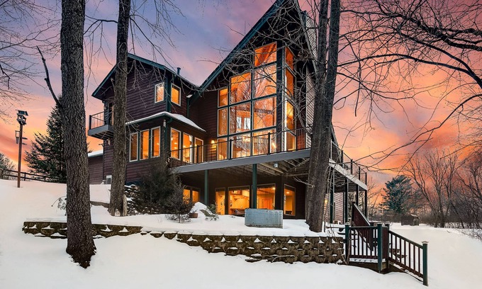Scandia Haus | Luxury 4BD/3BA Custom Home-12 Acres - Sauna, Jet Tub, Theater, 3 Gas Fireplaces
