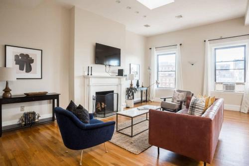 Fenway–Kenmore Wohnung | Luxury 4BR 3BA in Fenway w Epic Roof Deck
