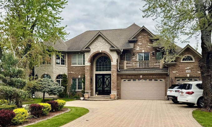 Roselle Haus | Luxury 5BR Family Getaway – Heated Pool, Hot Tub, Fire pit, Game Room,