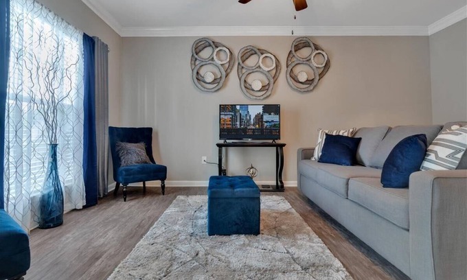 Church Street Wohnung | Luxury Apartment Home minutes away from Airport