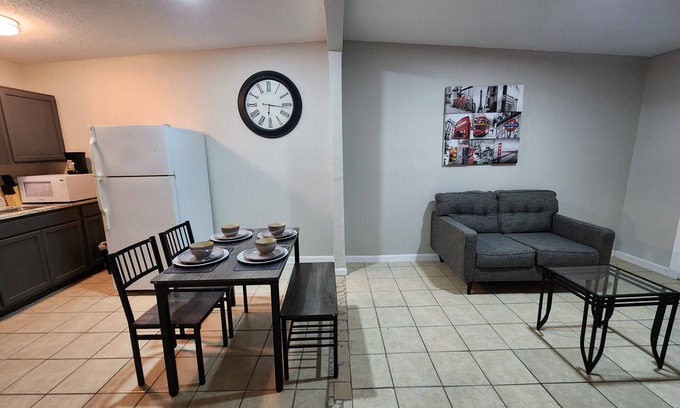 Biggs Field Wohnung | Luxury Apartment Suite 2