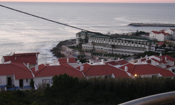 Ericeira Wohnung | Luxus-Wohnung in Ericeira w / Meerblick, Pool und 5 Minuten zu Fuß zum Strand
