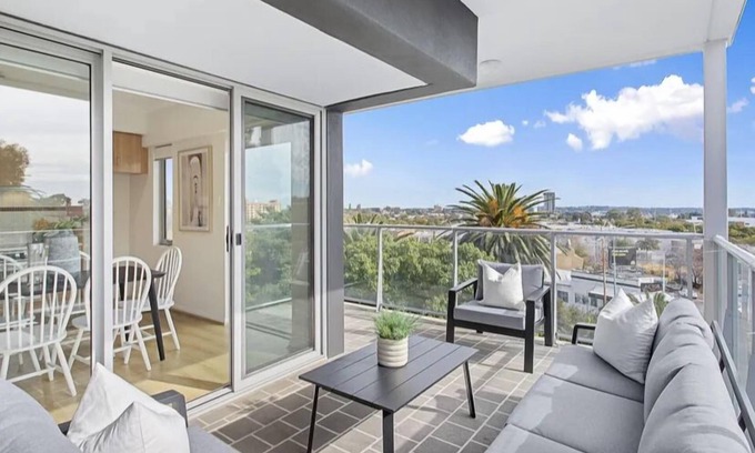 Subiaco Wohnung | Luxury Apartment with Private Balcony & Parking in Perth CBD.
