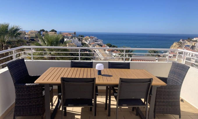 Carvoeiro Wohnung | Luxus-Wohnung mit fabelhafter. Meerblick & exklusive, private Dachterrasse mit BBQ.