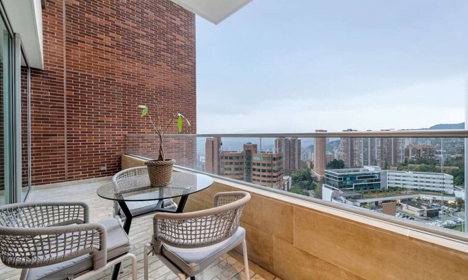Los Naranjos Wohnung | Luxury apt El Tesoro With AC and City View