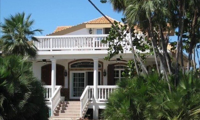 Placencia Haus | Luxuriöses Strandhaus mit KOSTENLOSEM BOOT UND GÄSTEHAUS