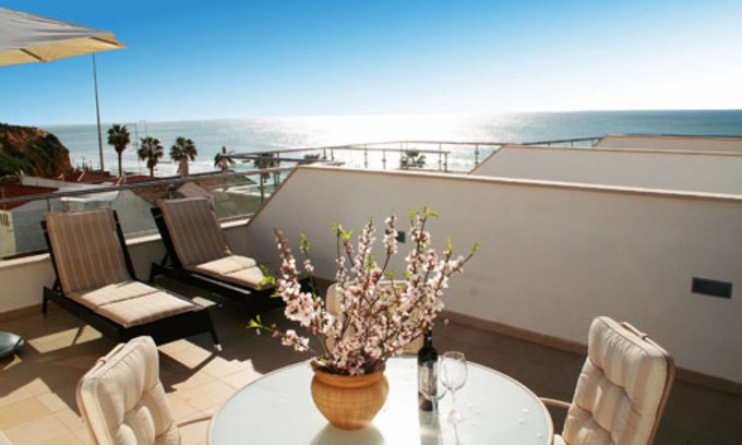 Olhos D'Agua Wohnung | Luxuriöses Apartment am Strand mit Pool und herrlichem Meerblick